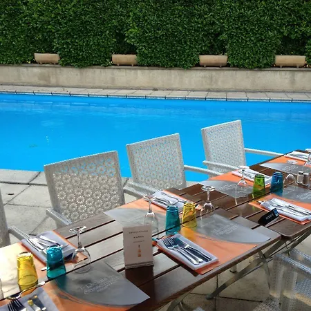 Logis Le Relais De Ξενοδοχείο